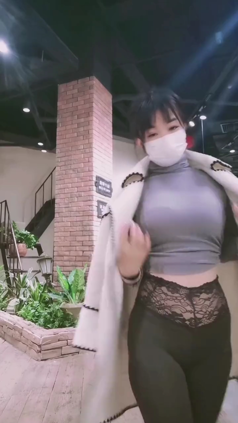 lit. microfat goddess