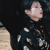 “风穿过脊背，与大地共舞