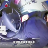 公交车司机“请”没带钱的小女孩坐公交 小女孩的反应太暖心