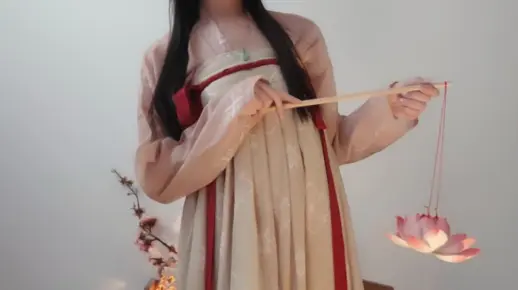 白桃露露–汉服娘专业户