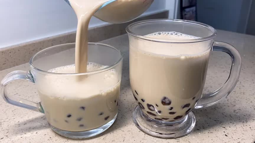 自制珍珠奶茶：2元木薯淀粉一揉一压，颗颗Q弹，醇香丝滑元气饮品