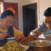 在家给儿子装篮球框，燕子做一盘麻辣小酥肉，椒麻酥脆，吃上一口满嘴香