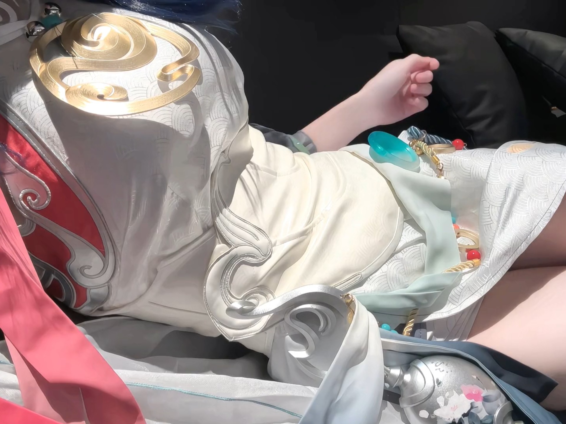 jade-like bones formed by heaven (idiom); impeccable integrity