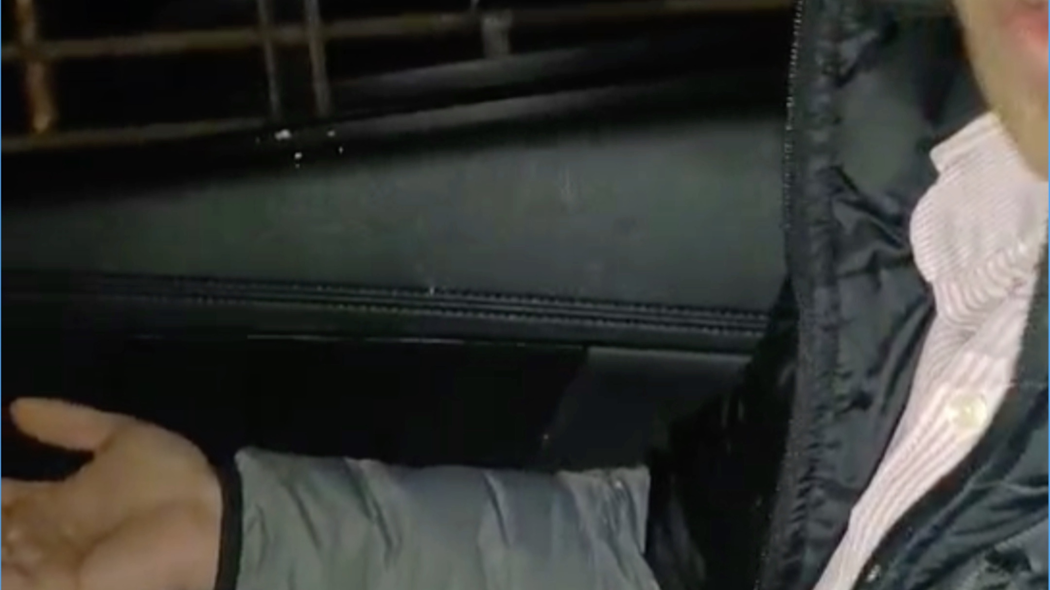 乘客在网约车上抽烟，司机劝阻后乘客居然这么做！