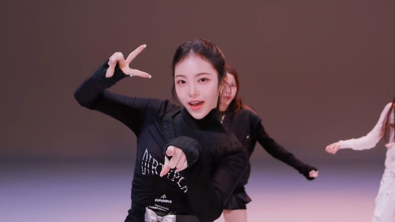 SM新女团Hearts2Hearts出道曲The Chase舞蹈版公开