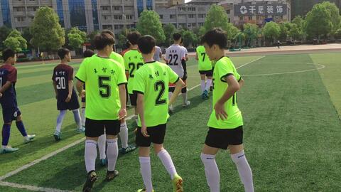 练足球能上好大学吗,练足球有出路吗