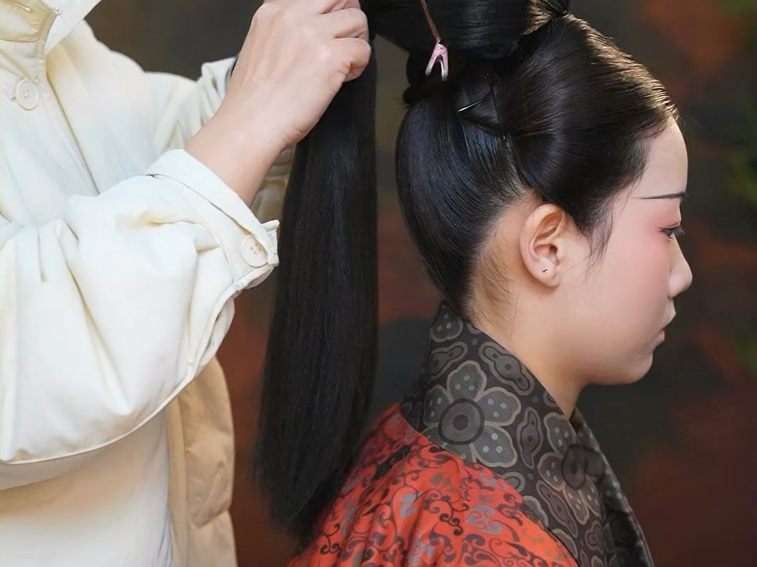东汉时期的高髻，距今1900多年前的古人，就知道拉高颅顶修饰脸型了！！