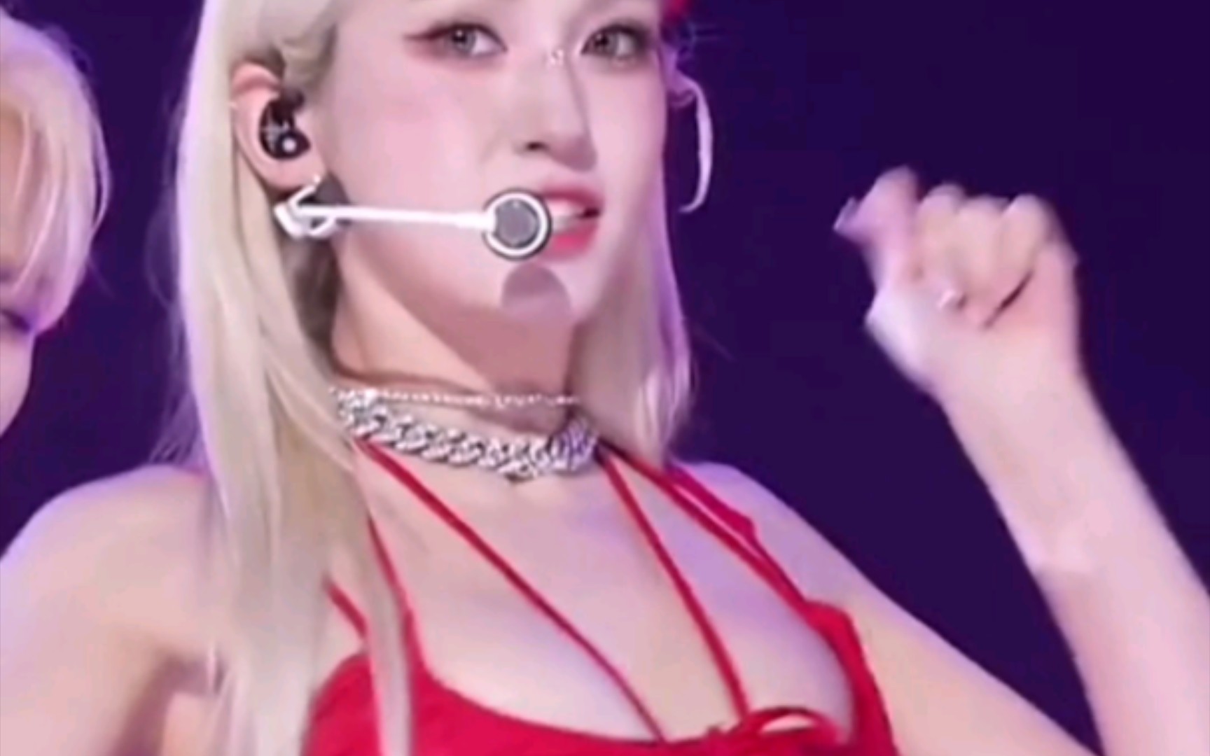 somi的身材太性感啦