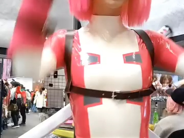 Gwen at Comic-Con