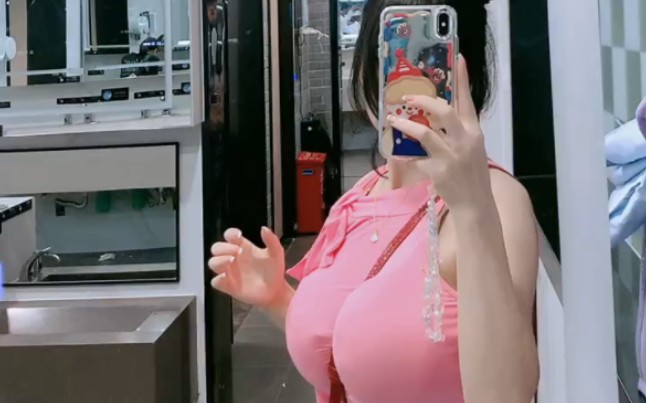 I like to shoot in the mirror.