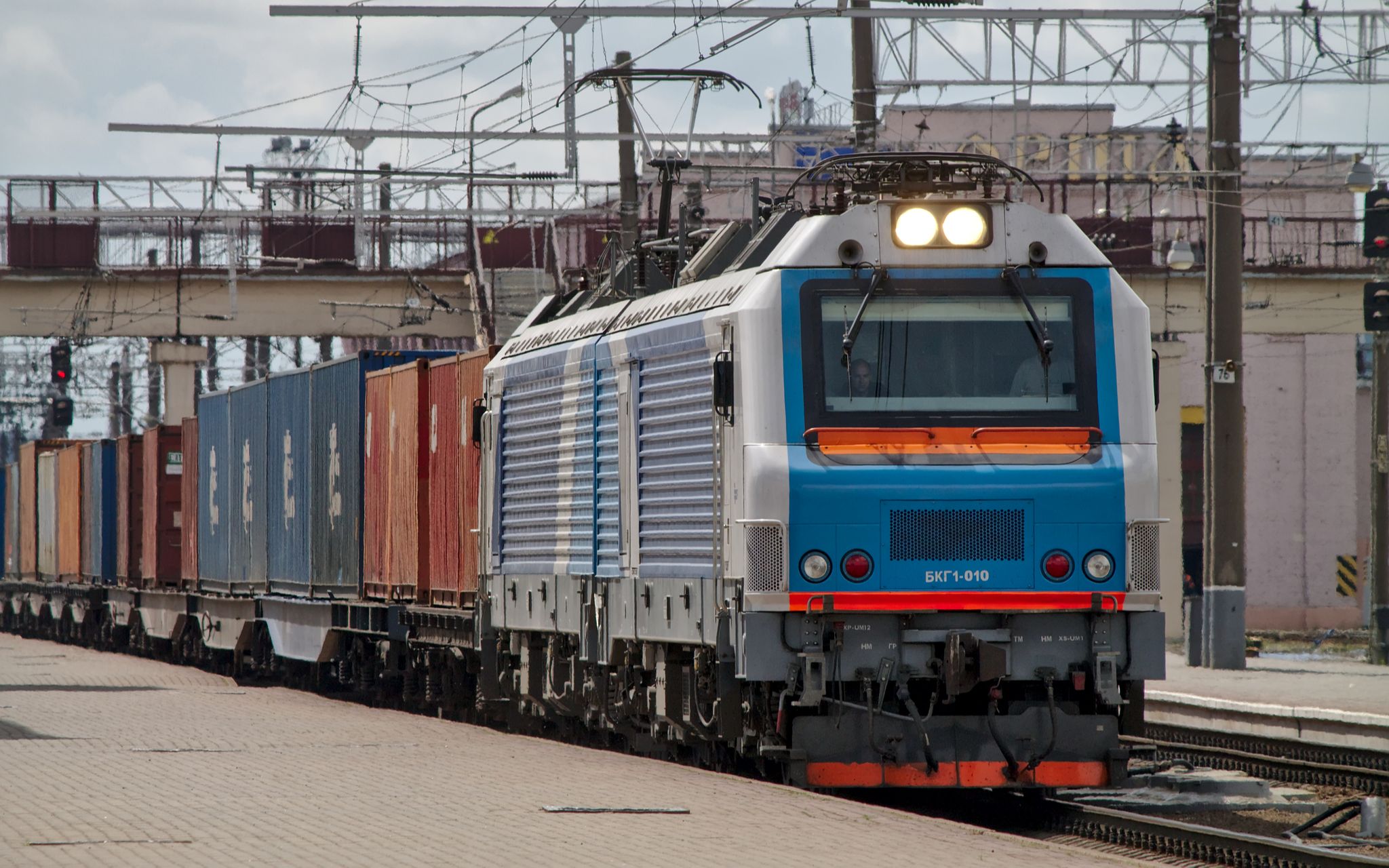 【搬运视频】【世界铁路】中国中车大同电力机车有限公司制BKG1型电力机车在白俄罗斯
