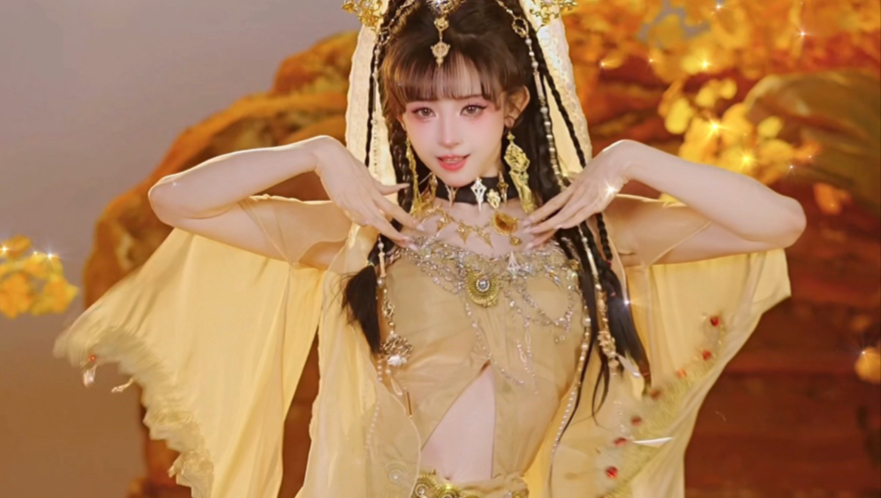 “听说此女天生媚骨，就是来蛊惑人心的…”