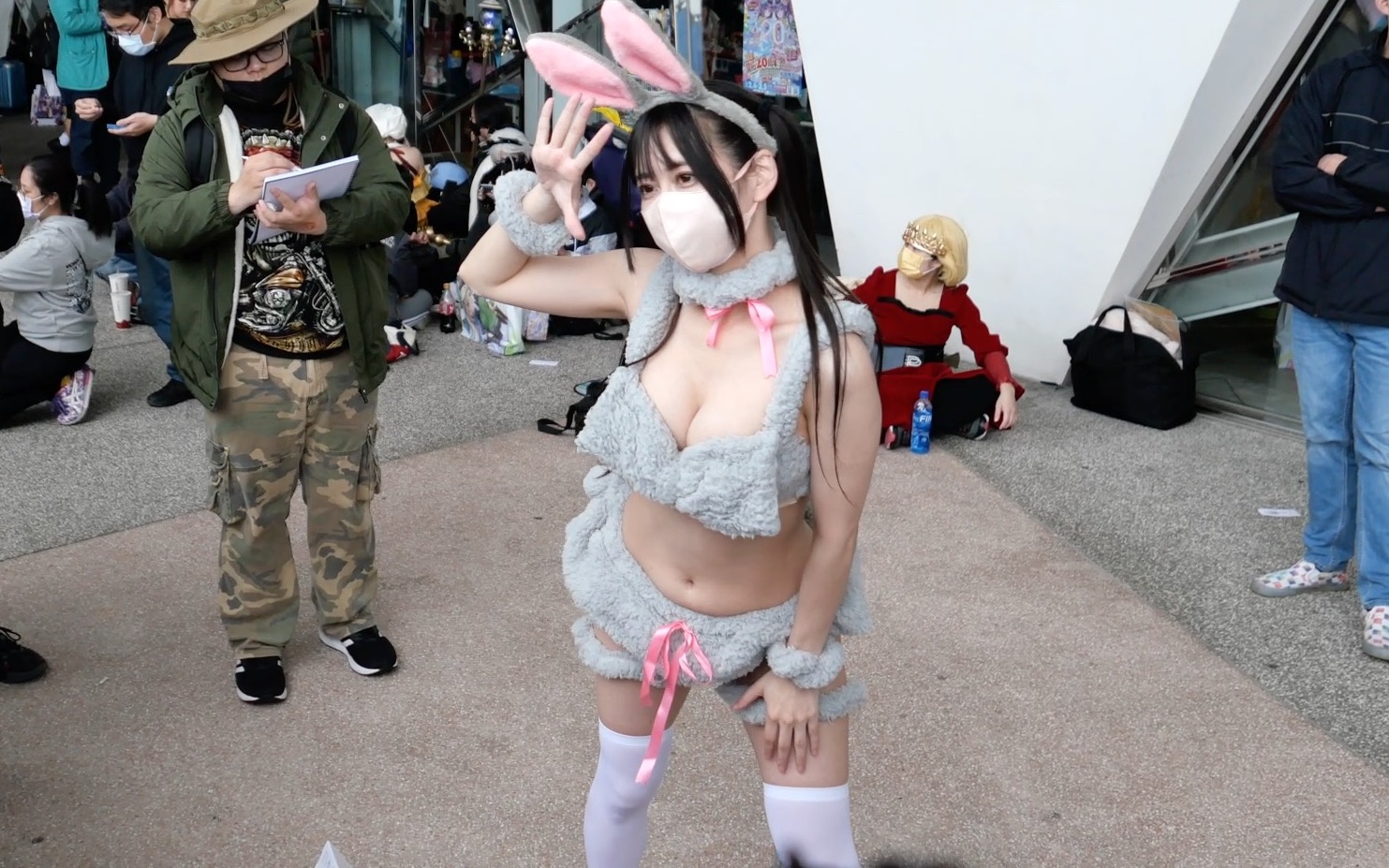 FF40 Cute Dynamic Girl 2