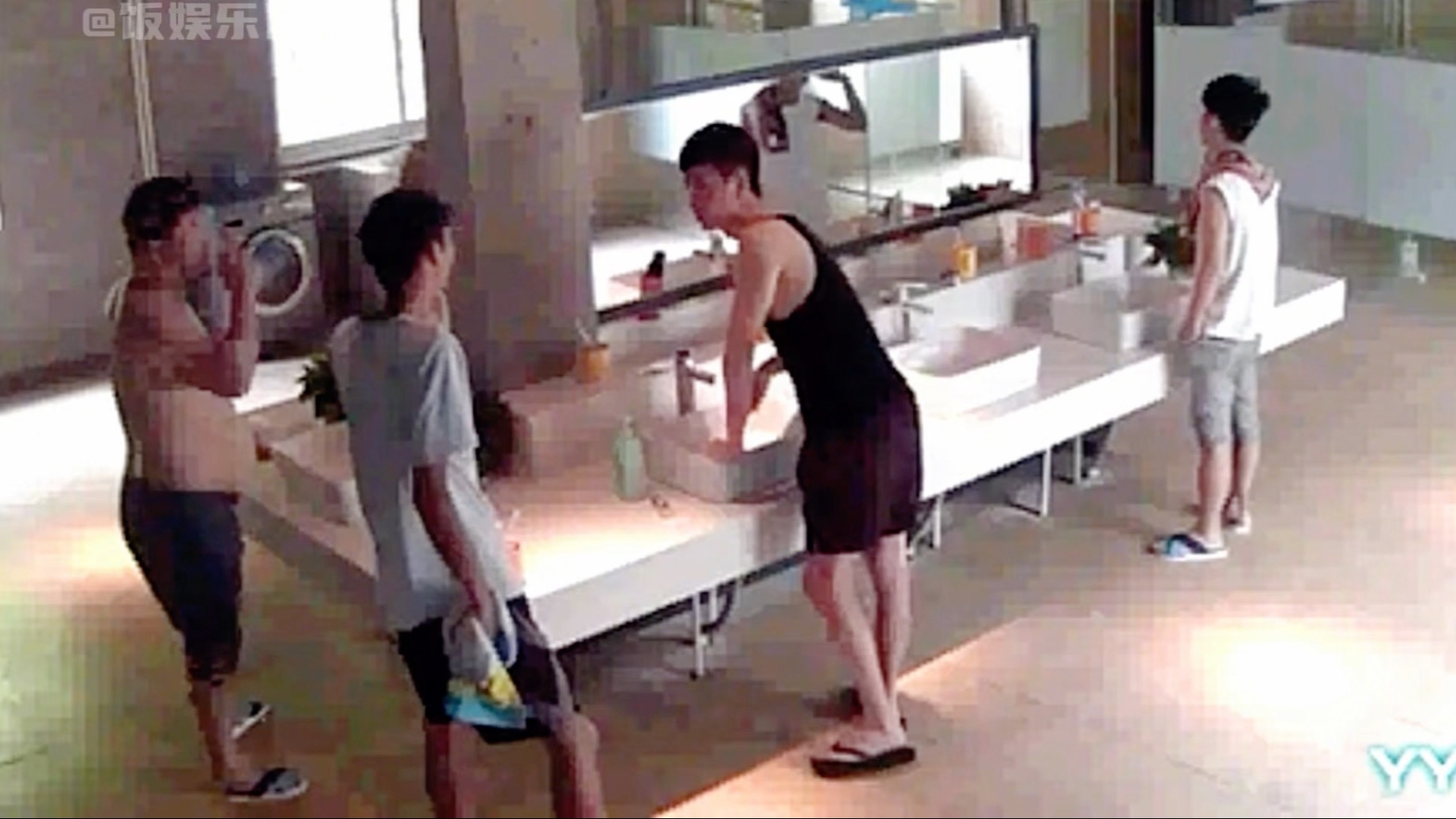 于朦胧城堡起床洗漱 这是在找什么呢？