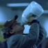《人在囧途》安检不让带牛奶上飞机，王宝强一口气喝掉一大桶