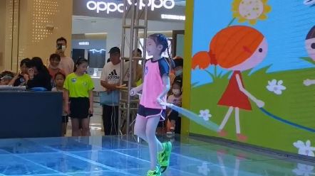 8岁小艾琳花式跳绳花样跳绳表演，6个评委都给出10分满分！你们喜欢吗？