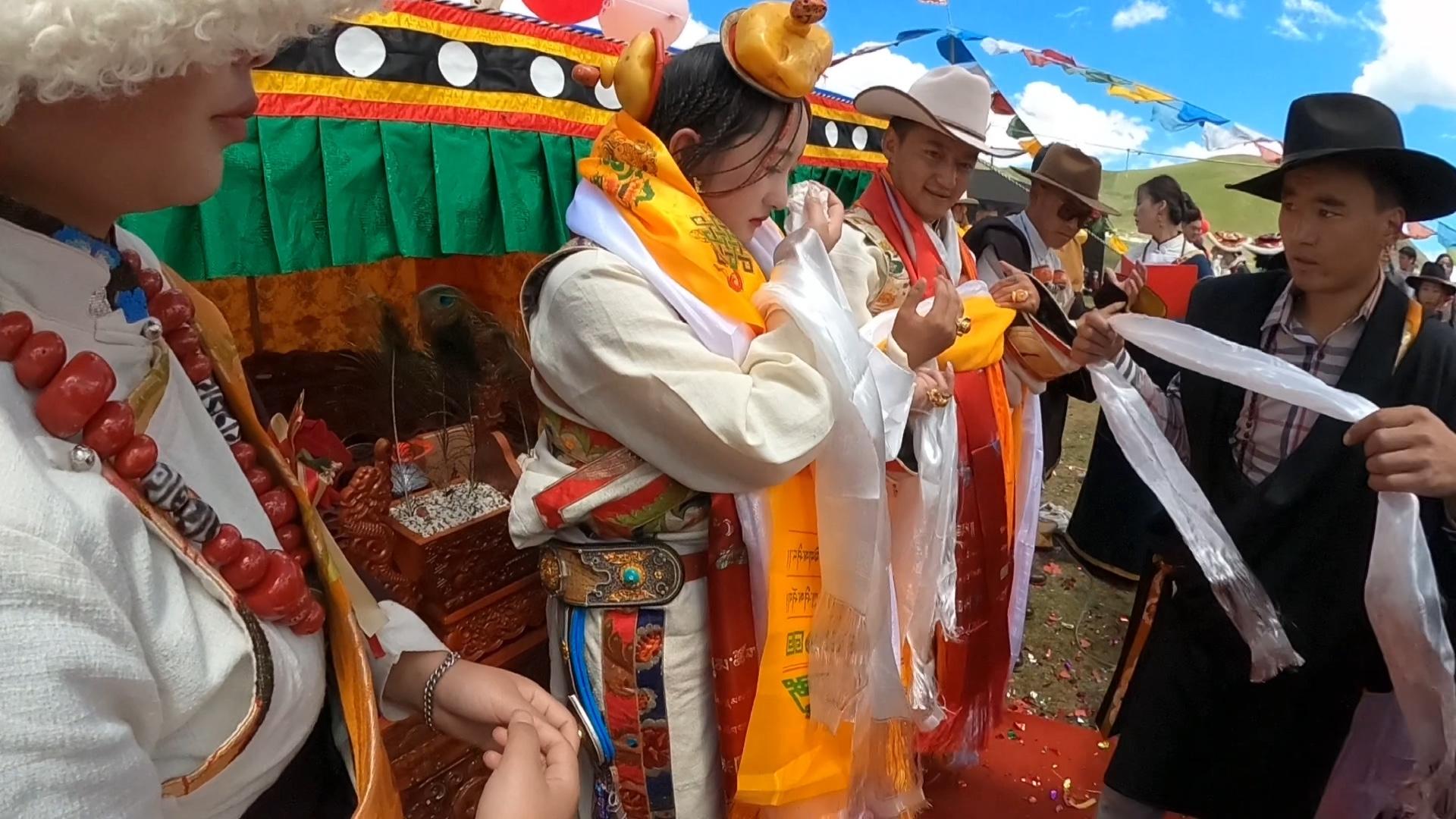 偶遇传统藏族婚礼，这样婚礼仪式你见过吗？
