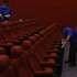 影院防疫：观众隔排隔座佩戴口罩 每场电影散场都做消杀