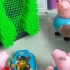 小猪佩奇在玩什么玩具呀？