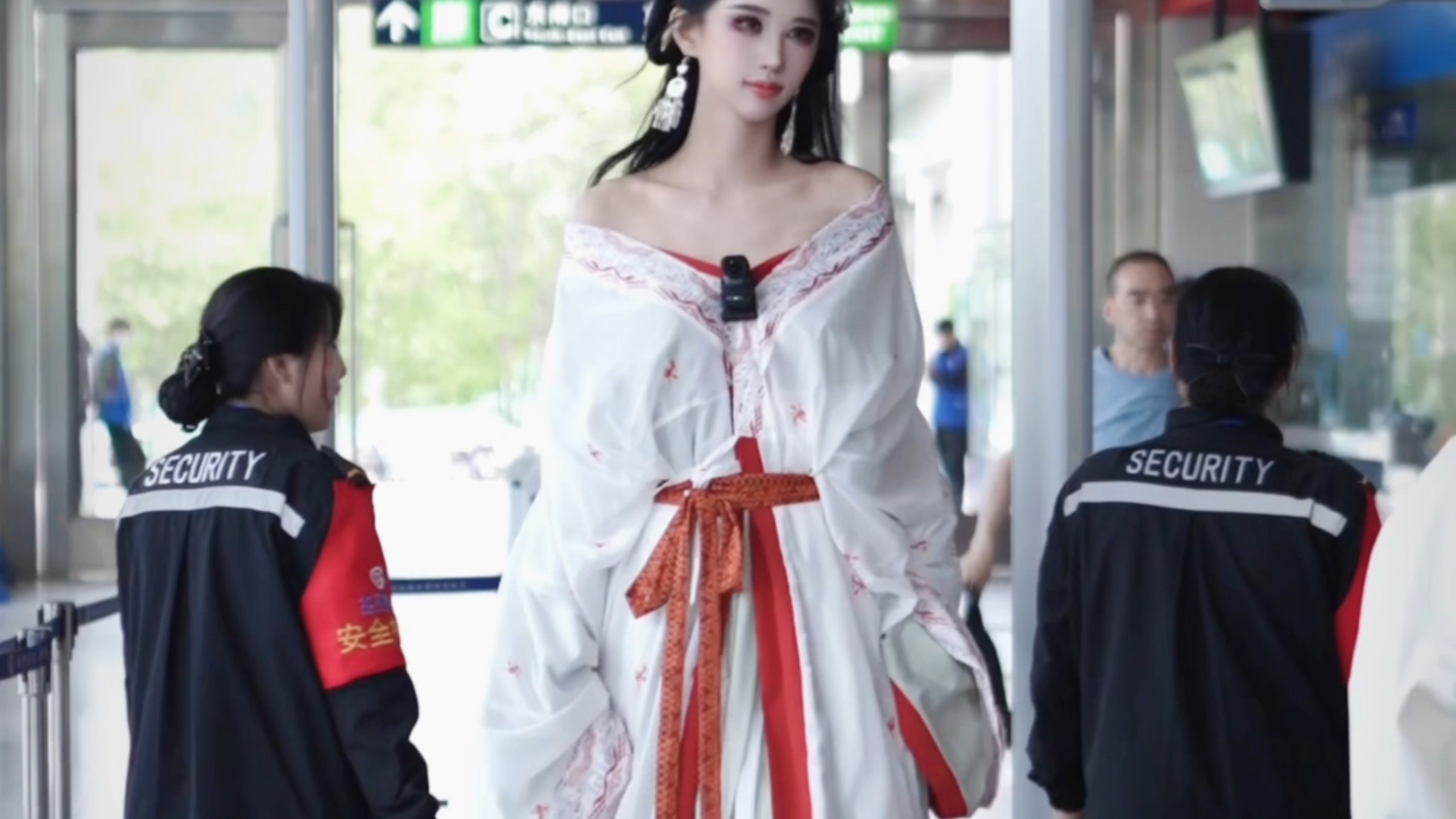 一米九的虞姬遇上“空间霸王”