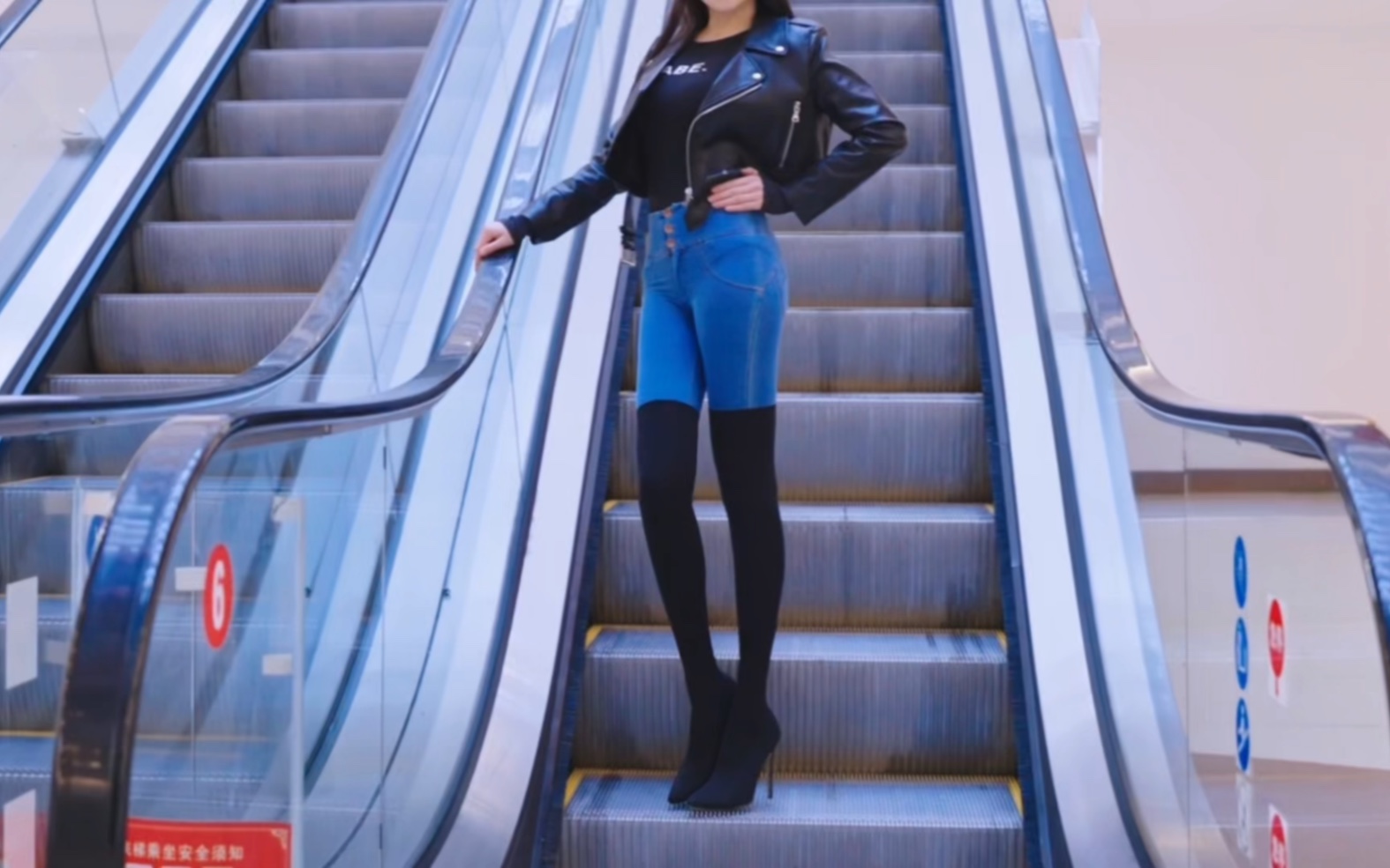 Can you wear jeans and sock boots like this?