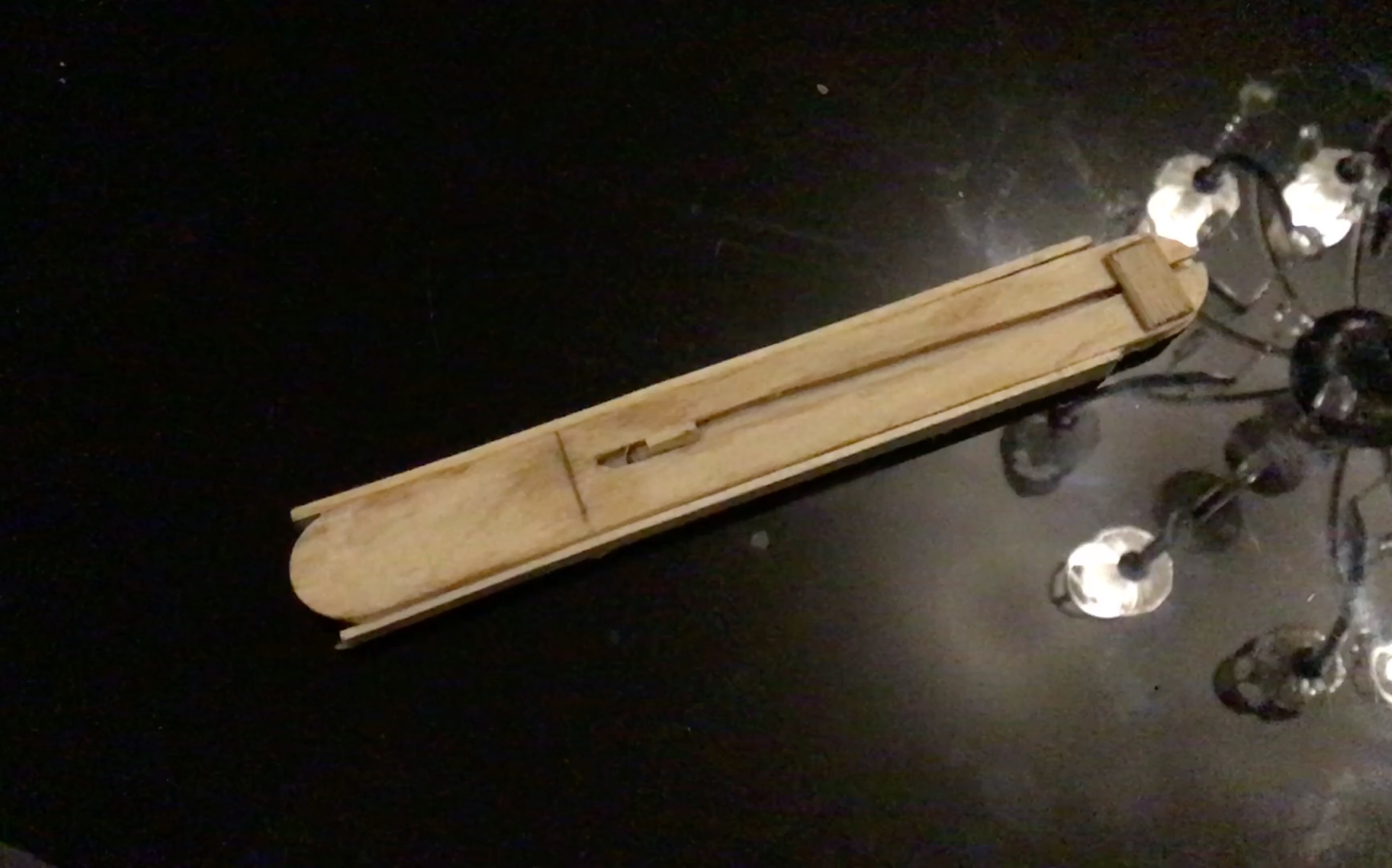 活动作品雪糕棒做的伸缩刀