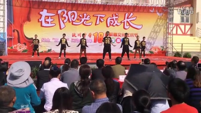 汶川月光第十八届宝盒艺术节初二八班舞台剧《高清校园》_高中中学的区别和职校图片