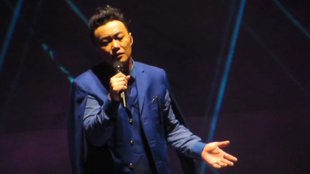 飞机场的十点半陈奕迅 c50d181a3bcef89e8f1ca05e435f1ca2b4a8fabd.jpg@310w_174h_1c_100q.jpg