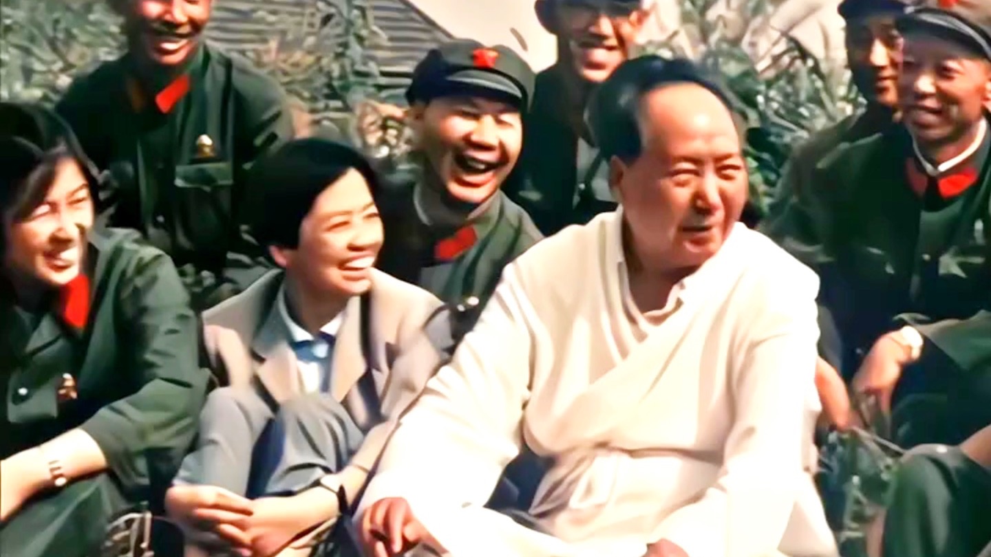 “消灭血吸虫病，天连五岭银锄落，地动三河铁臂摇”