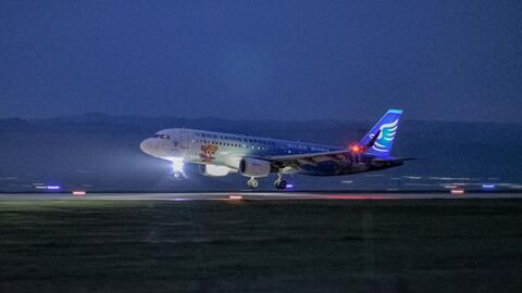 飞机降落视频中国 c5a8059c5518ed0995e2dc076cdfe90ccf8e188c.jpg@480w_270h_1c