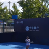 2024年中国网球公开赛已于9月23日在北京国家网球中心正式开赛。在首日的比赛中，中国金花在资格赛中取得了1胜7负的成绩，只有34岁的老将逯佳境成功晋级决胜轮
