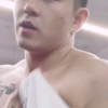 直男大叔锻炼肌肉