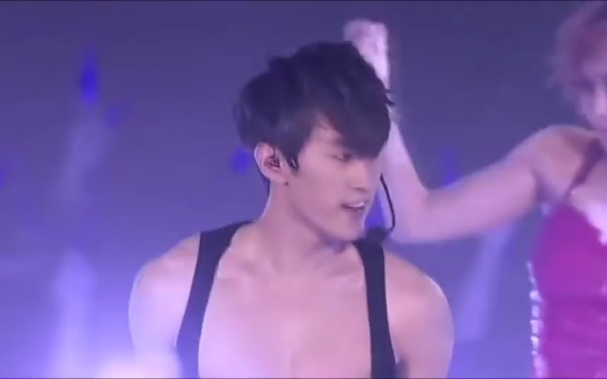 韩国男明星完美胸肌腹肌来袭@上帝之吻