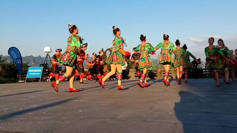 板凳舞 c75b77f3804f9bc6939ee57b357422b91d896e16.jpg@480w_270h_1c