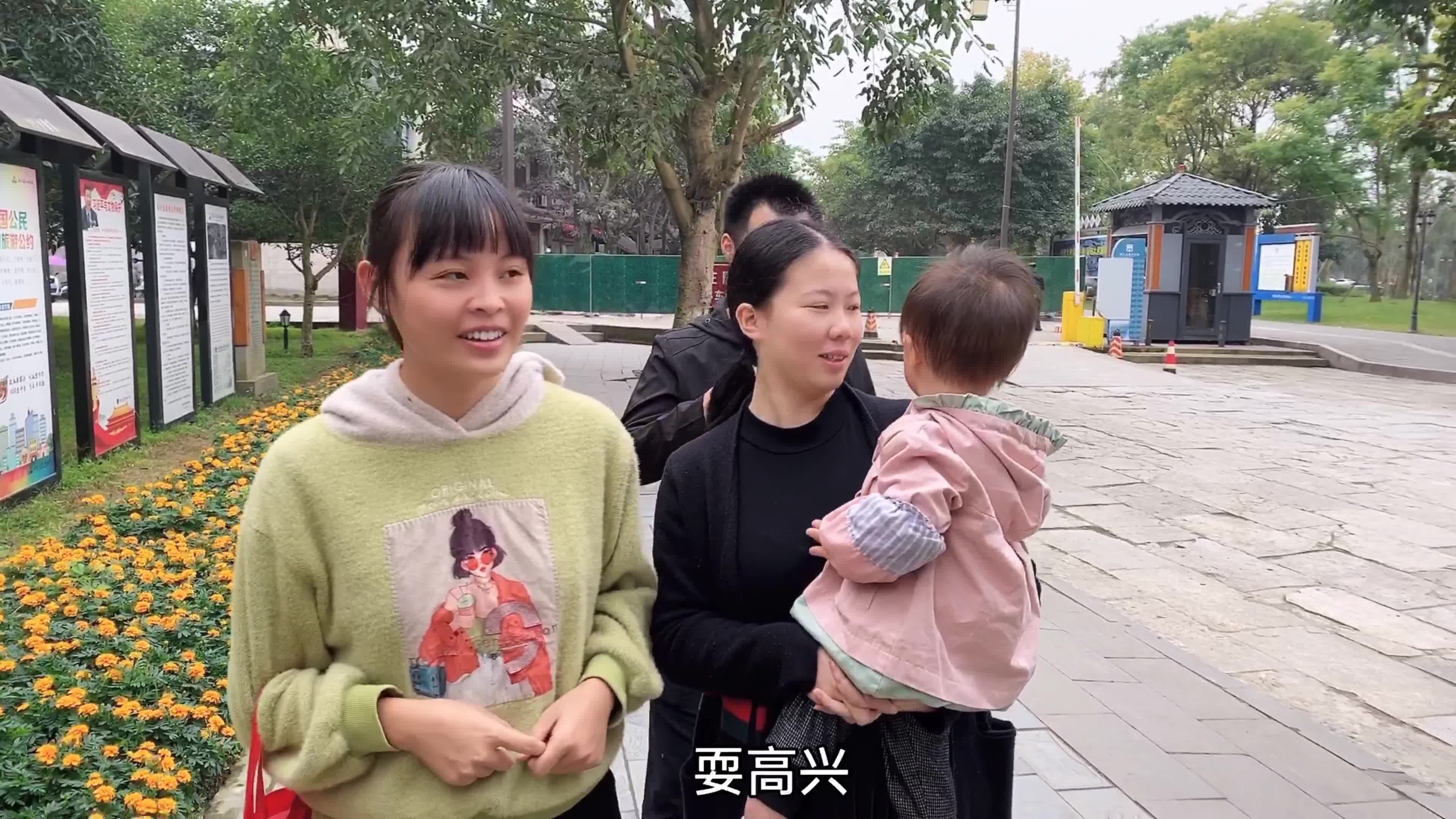 嫂子回娘家带上圆子王小川化身摄影师拍照两妯娌好得像亲姐妹