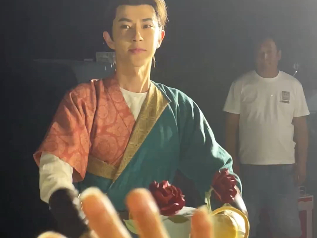 生日蛋糕都没好好吃就又去工作了