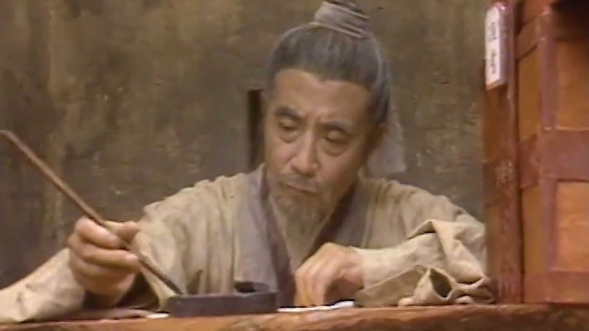 范进中举后发疯，被人嘲笑至今，可又有多少人不如范进！成名前受尽欺凌，成名后发现身边全是好人