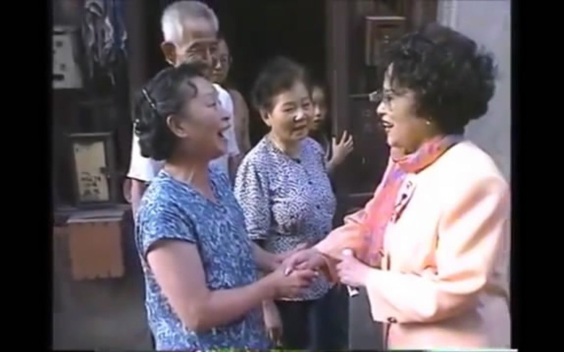 珍贵影像】1992年8月李香兰和上海市民一同演唱《夜来香》_哔哩哔哩_ 