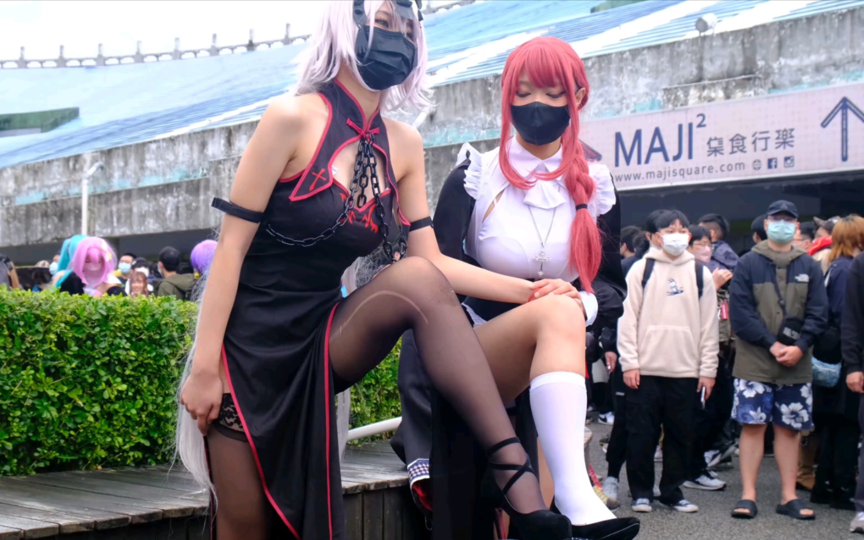 Sexy cosplayers at Comic-Con