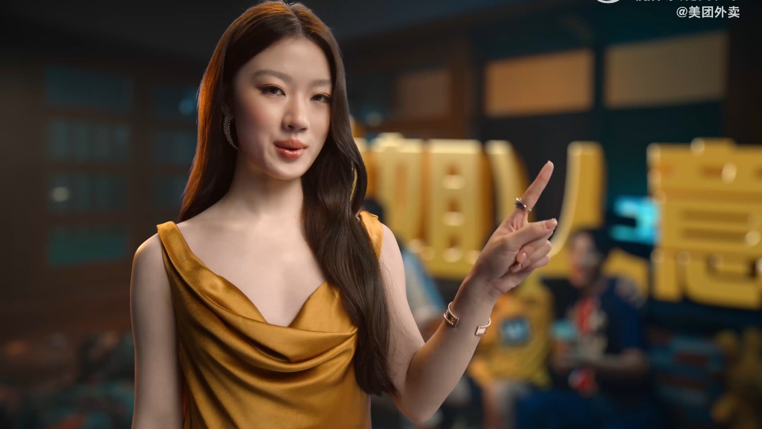 4K 单依纯冬天 “单姐”带着美团外卖开启美食传送