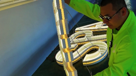 3d深渊发光字,用我们自己研发的面板和边带.