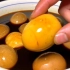 这才是茶叶蛋好吃又简单的做法，茶香浓郁，鸡蛋滑嫩，越泡越入味