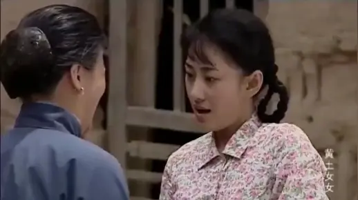 黄土女女：平时夫妻形影不离，丈夫醒来不见妻子，着急的往村外跑