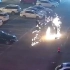 在停车场玩甩花拍视频结果引发火灾！ 