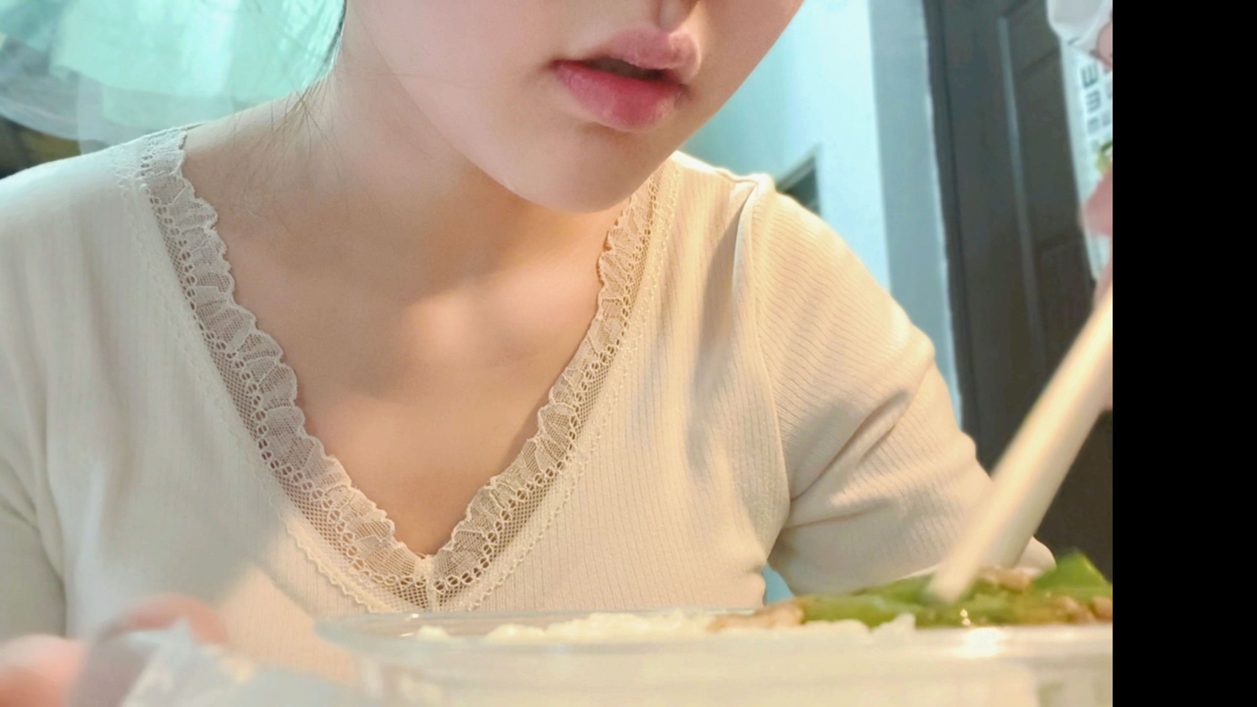 一下车就饿了ᕙ( • ‿ • )ᕗ