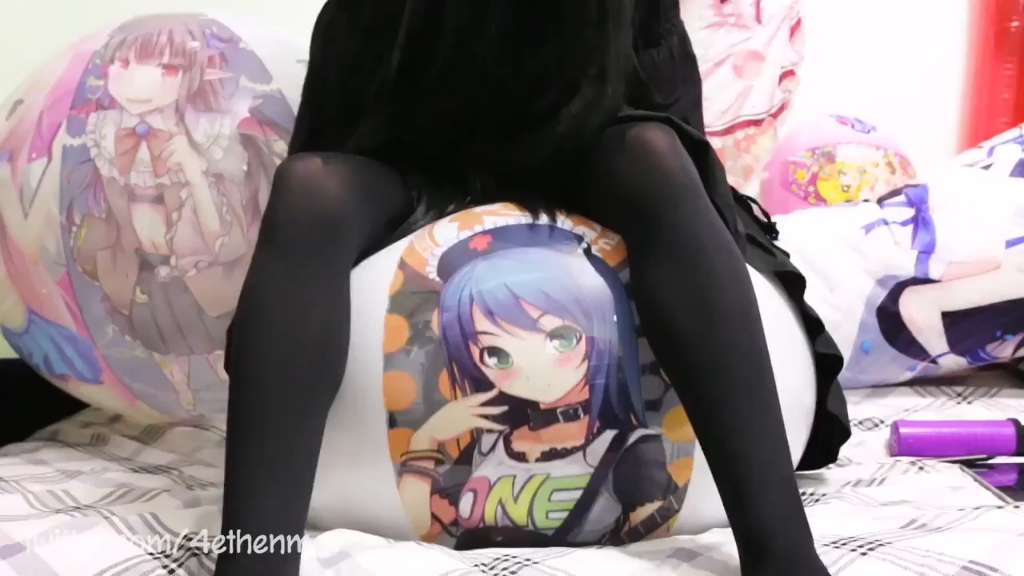 Super Sonico beachball bouncing (part 2 of 3)