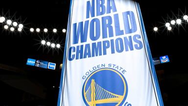2022NBA<em class="keyword">总冠军金州勇士</em>冠军戒指颁奖典礼