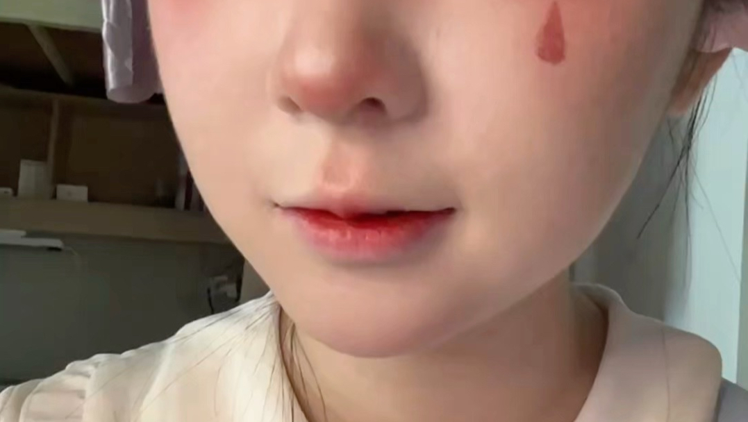 美妆蛋嘿嘿૮(˶ᵔᵕᵔ˶)ა