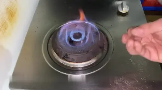 燃气灶喷火怎么修理