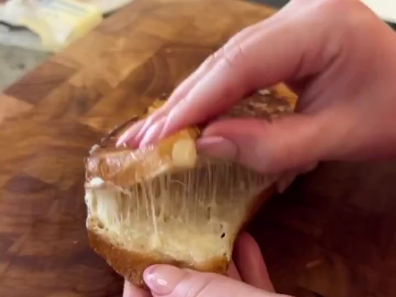 【美食教程】如何做出美味的牛肉三明治？